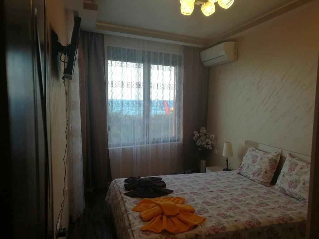 Sunshine Apartment Pomorie Exterior photo